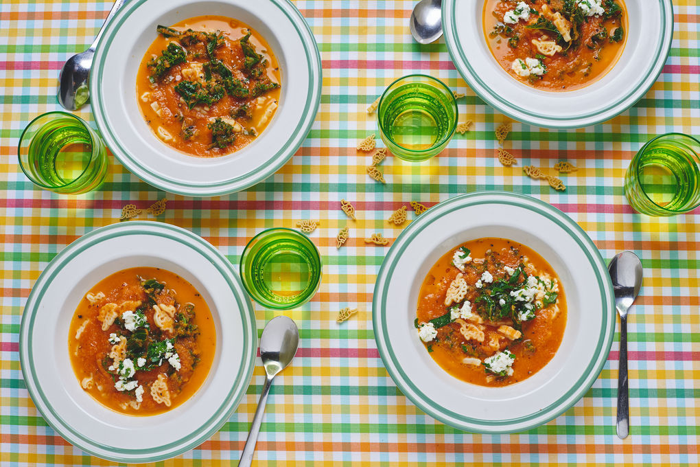 Griechische Gemüsesuppe mit Risoni-Nudeln