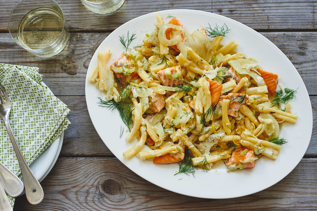 Zarter Lachs mit cremiger Dill-Fenchel-Pasta
