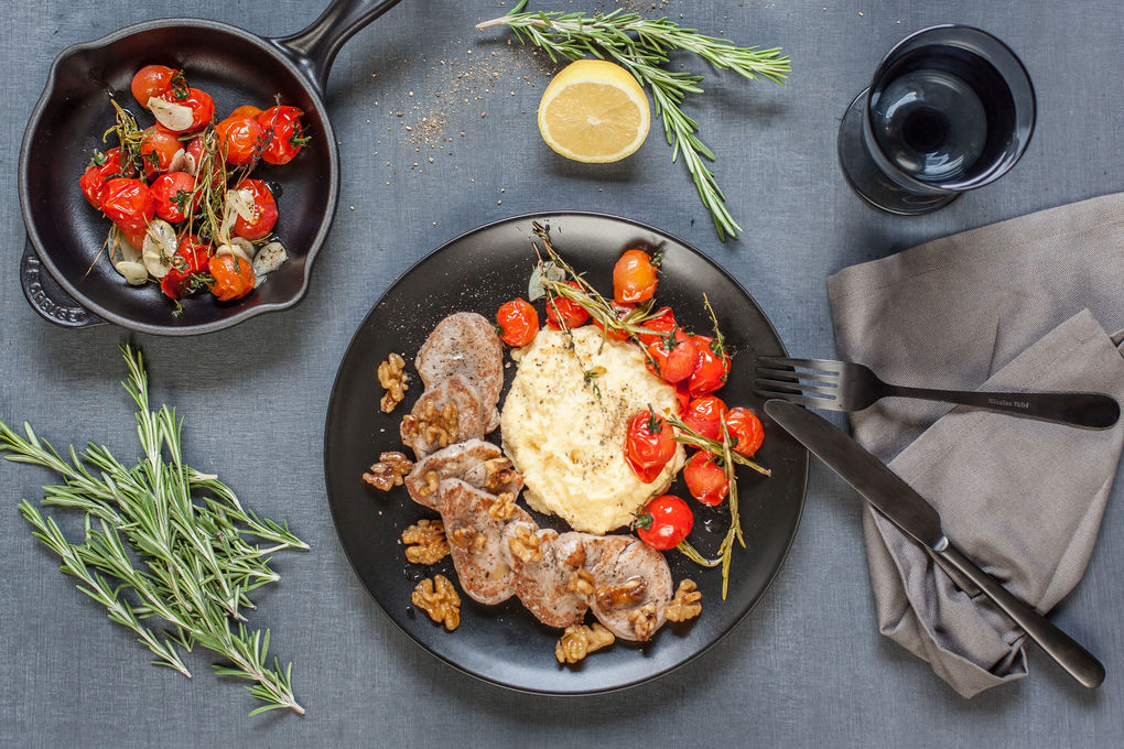 Schweinefilet-Scaloppina mit Walnussbutter und Zitronenpolenta