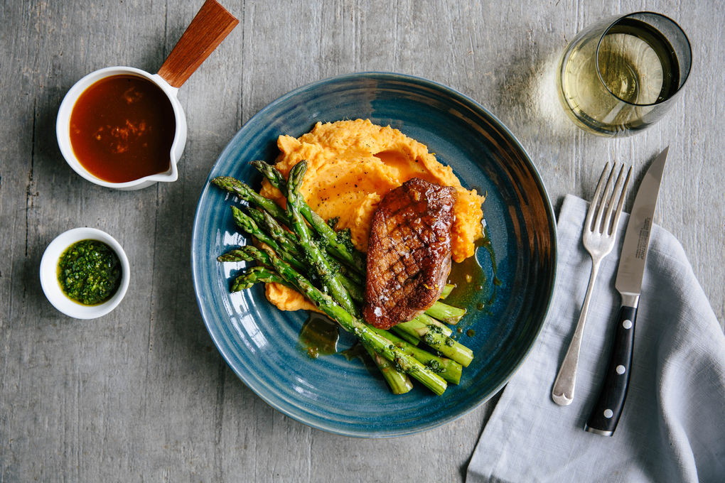 Ente à l'orange mit Spargel, Süßkartoffelpüree und Gremolata