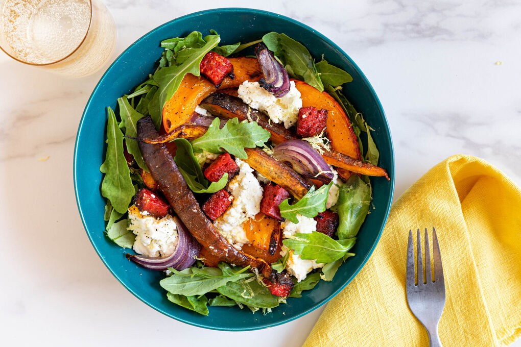 Chorizo und Feta mit gebackenem Kürbis als Wintersalat mit Rucola und Zitrone