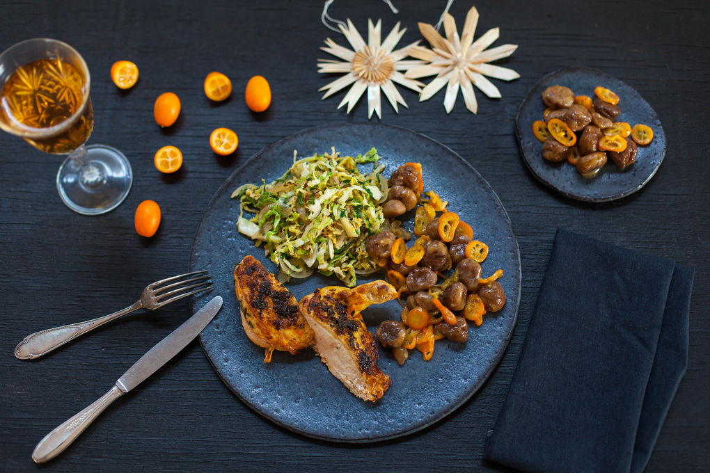 Saftige Maispoularde mit Bratwirsing und Kumquats-Maronen