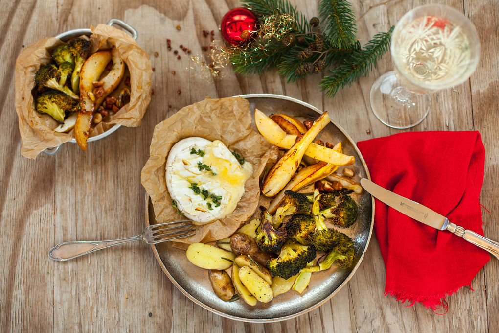 Gebackener Camembert mit Rosmarin-Birnen und geröstetem Brokko
