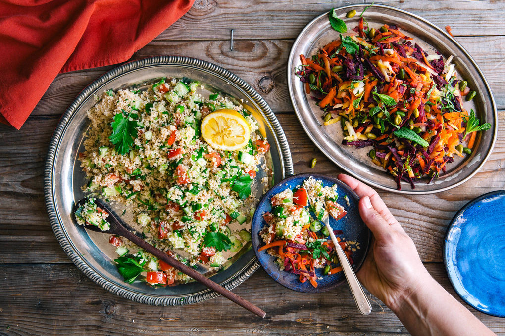 Taboulé mit Couscous und frischer Karottensalat mit Minze