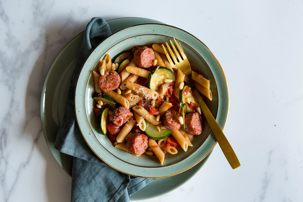 Superfix: Pasta Ruckizucki mit Salsiccia mit Paprika, Zucchini und Pinienkernen