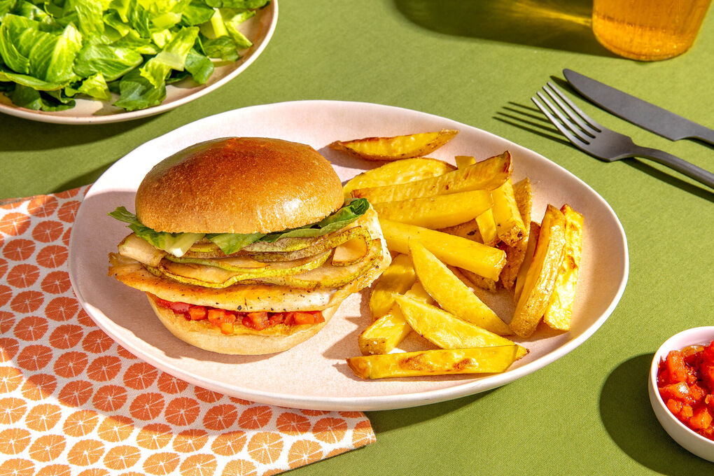 V1: Hähnchenburger mit Birne und Röstkartoffeln mit Tomaten-Trüffel-Dip