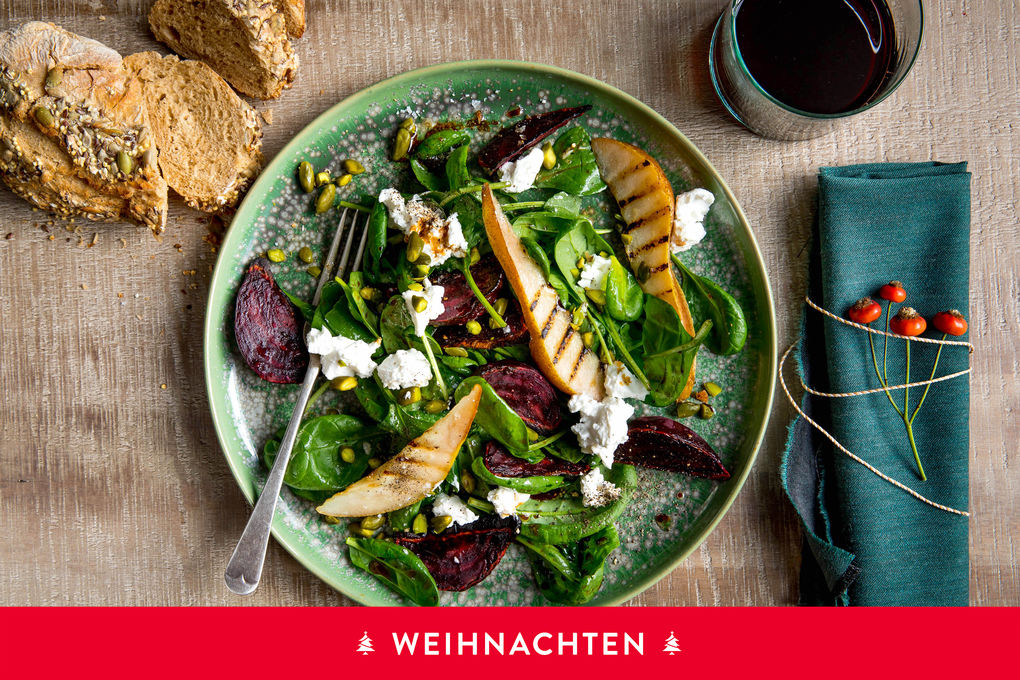 Gebackene Rote Bete mit gegrillter Birne und Ziegenkäse
