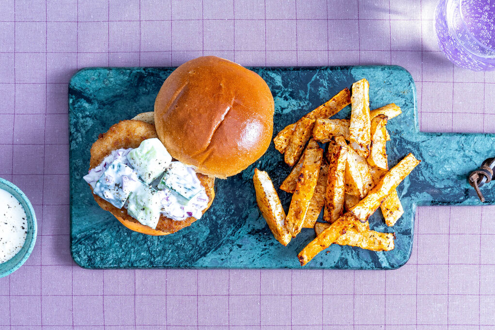 V2: Burger mit rauchigen Rindfleischpattys dazu würzige Selleriepommes