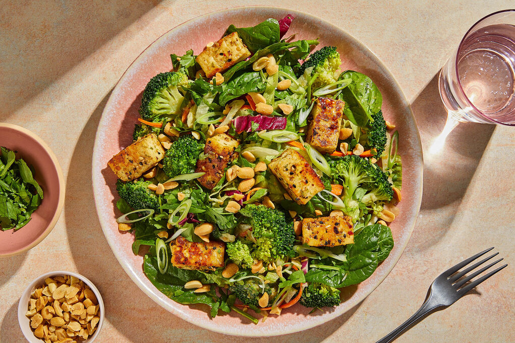 Superfix: Hawaiianische Grillkäse-Bowl mit Brokkoli und Erdnussdressing