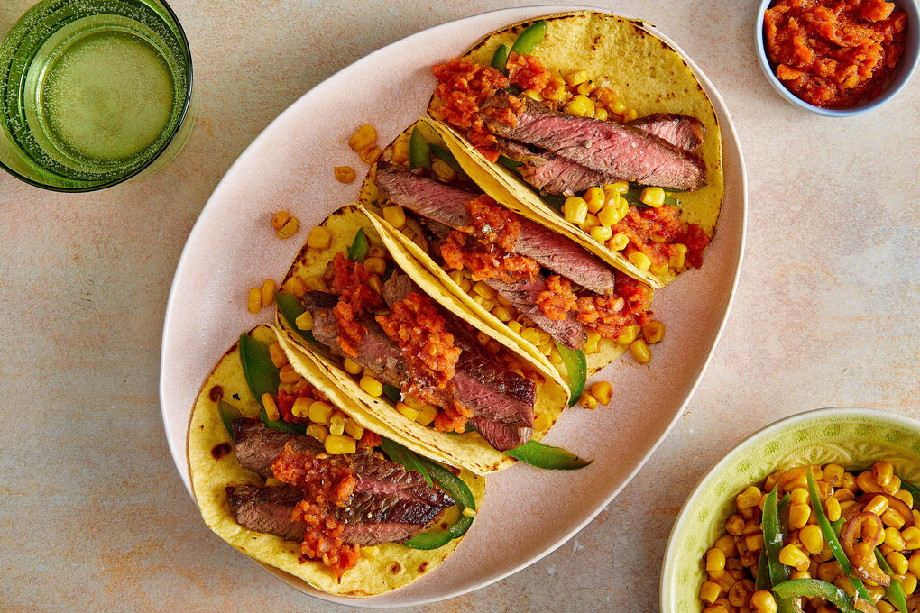Superfix V2: Bio-Steak-Tacos mit Gemüse und einer Salsa aus gerösteten Tomaten