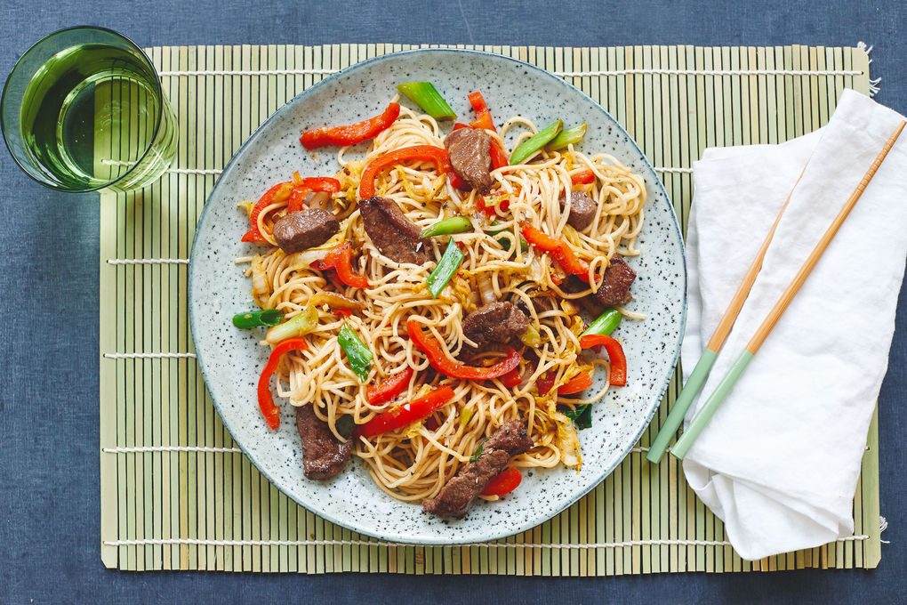 Zartes Rind mit Chinakohl und Mie-Nudeln
