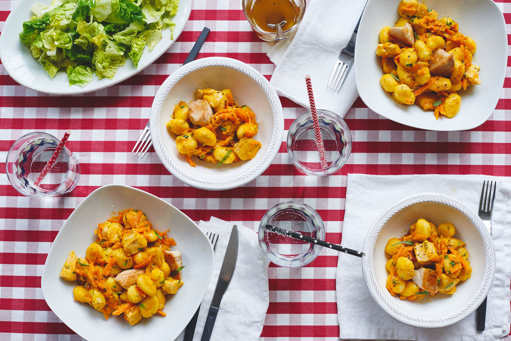 Saftige Hühnchenbrust mit Gnocchi und Karotten-Gemüse