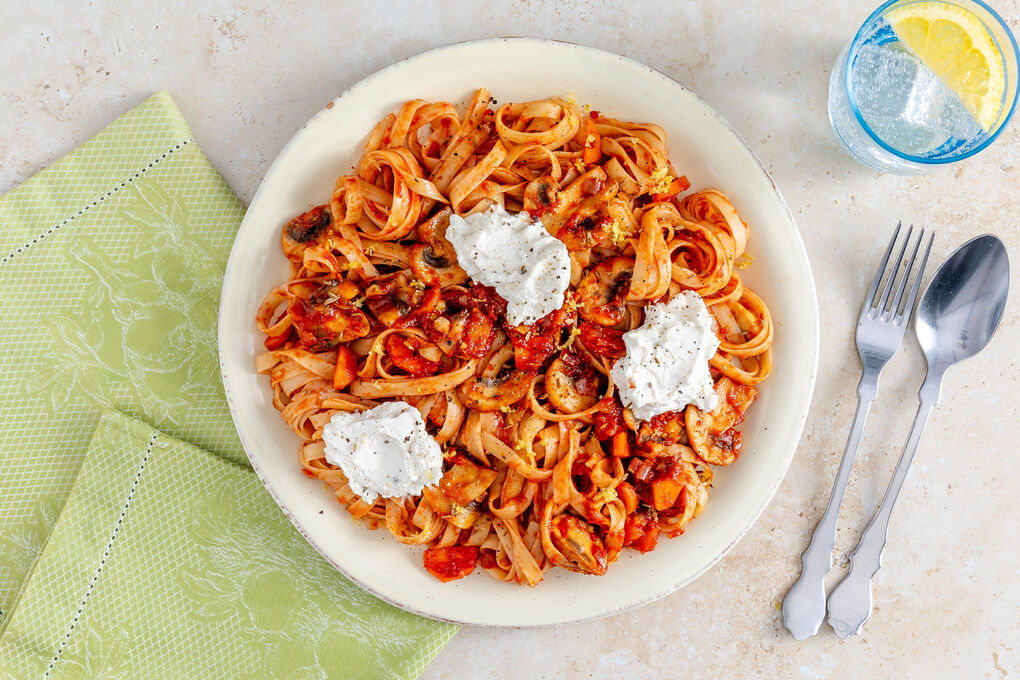 Champignonragout mit Tagliatelle und zitronigem Ricotta
