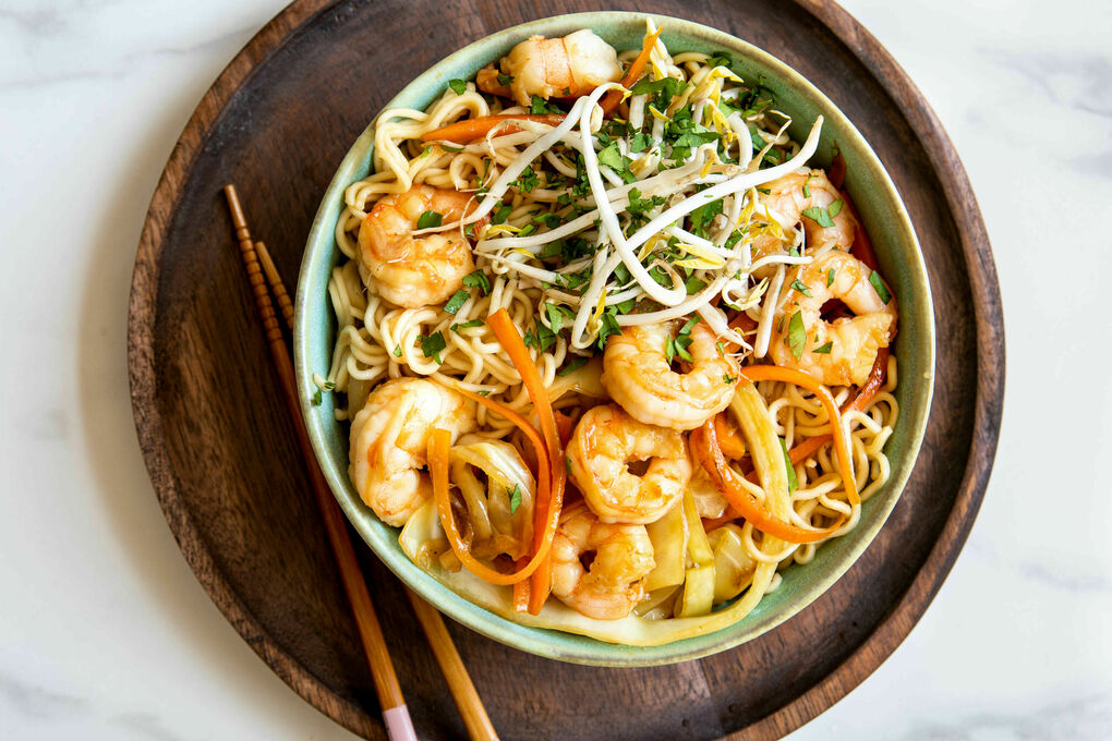 Superfix: Indonesische Garnelen-Nudeln mit buntem Gemüsemix und Koriander