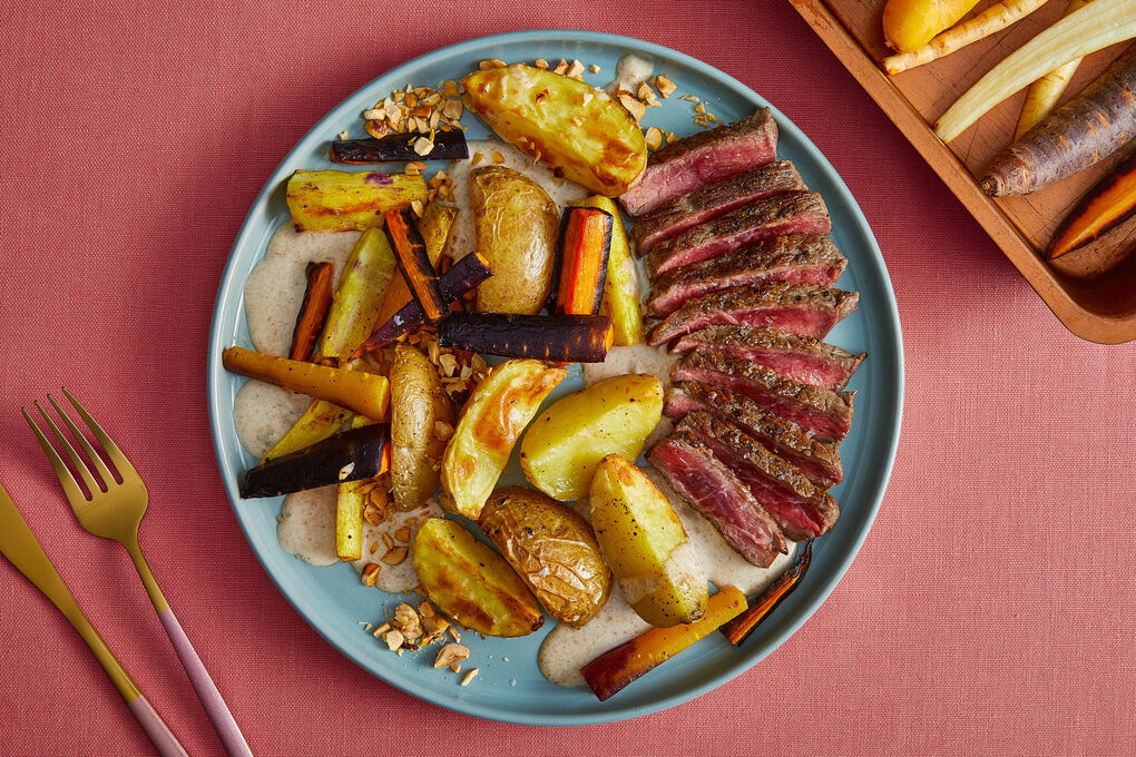 V1: Würziges Rindersteak mit Tahinidip dazu gebackenes Gemüse mit Haselnüssen
