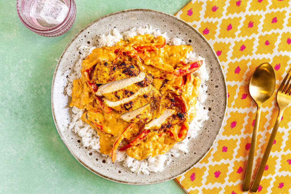 V1: Aromatisches Korma-Hähnchen mit Kokossauce und Jasminreis