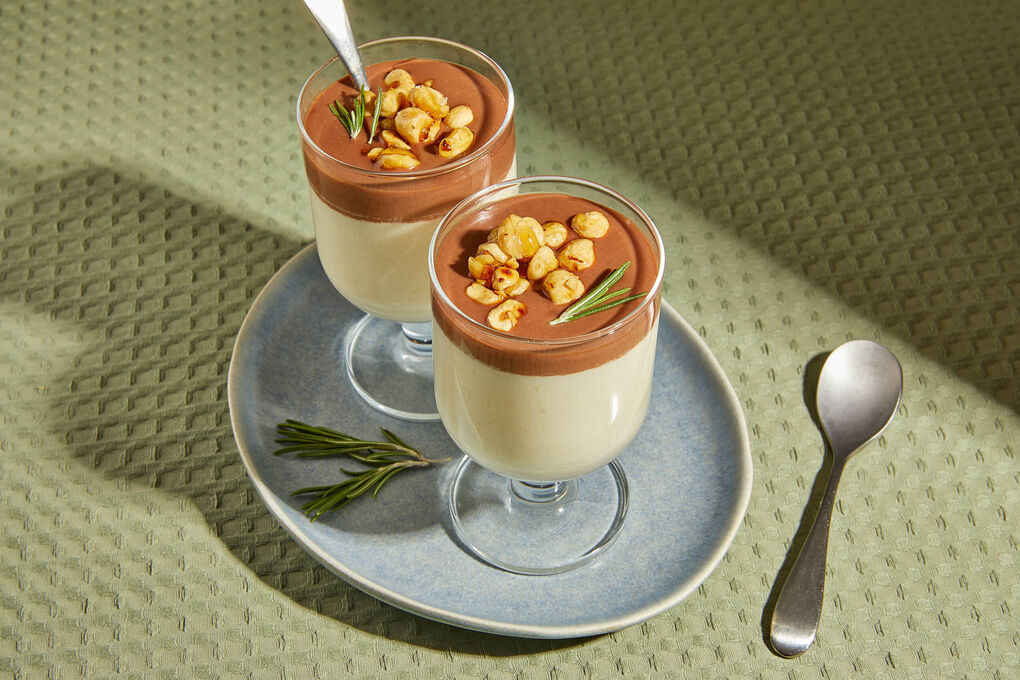 Special: Birnenmousse mit Rosmarin mit Nüssen und cremiger Schokosauce