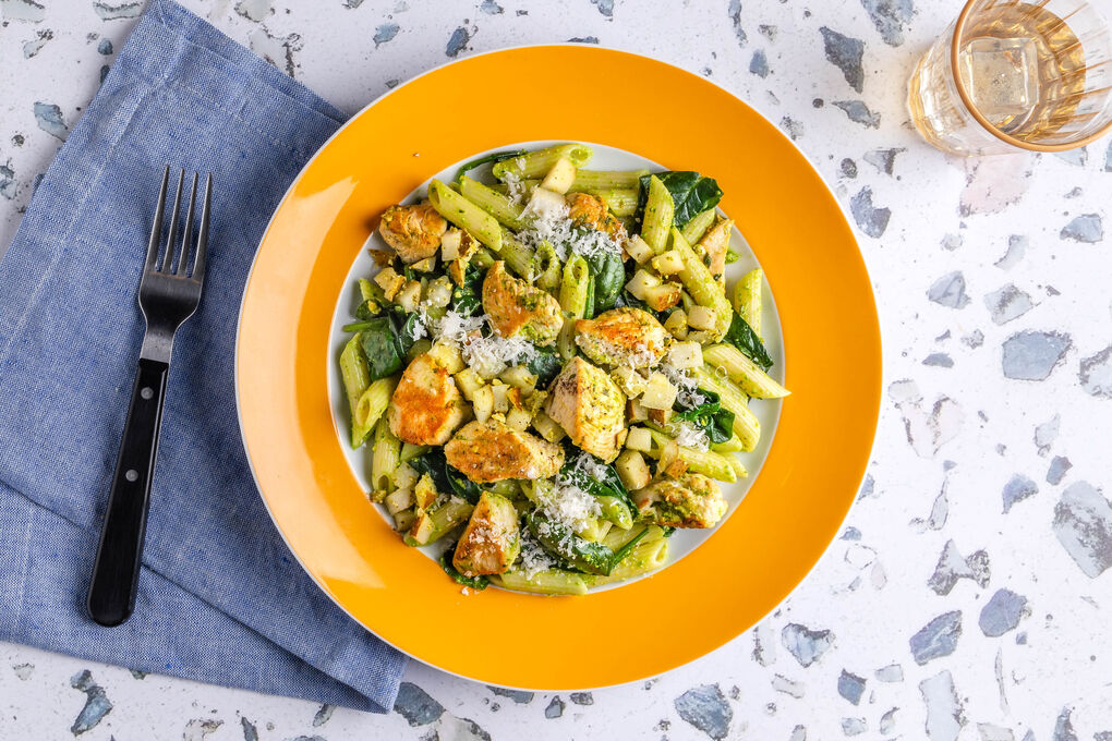 Hähnchen-Pasta mit Birne und feinem Pistazienpesto