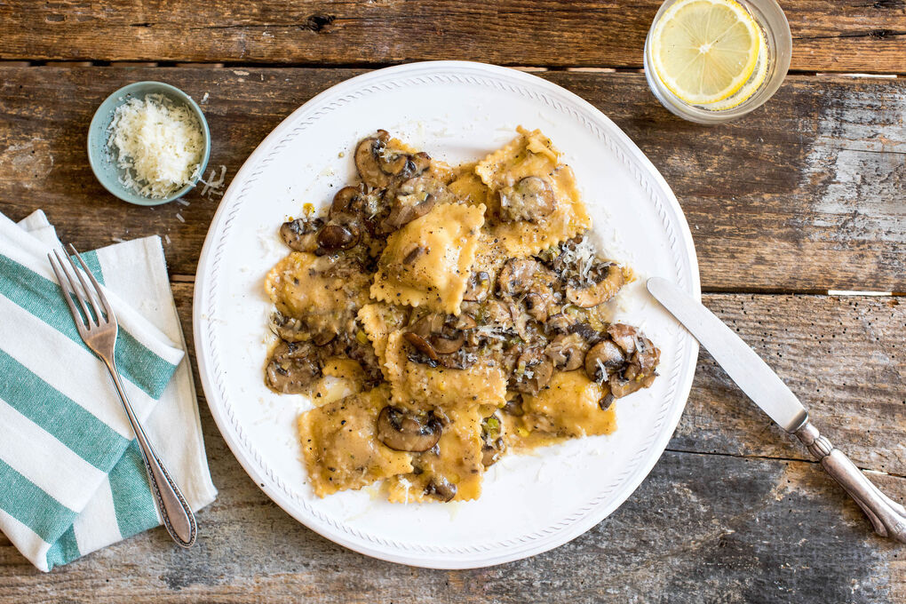 Ricotta-Tortelli mit Champignons in würziger Miso-Lauch-Sauce