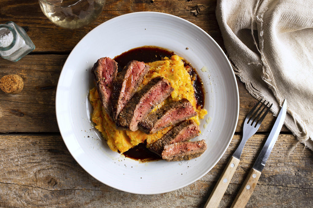 <650kcal V2: Bio-Rindersteak auf Gemüsestampf mit fruchtig-süßer Cranberrysauce
