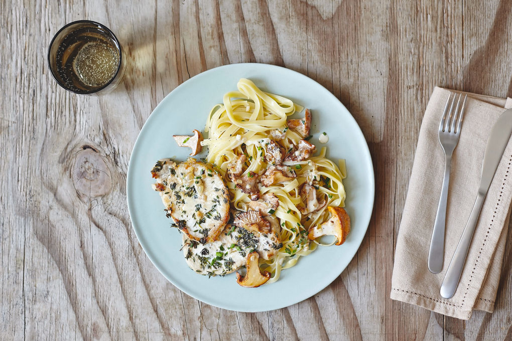 Zarte Minutensteaks mit Pfifferlingrahm und Tagliatelle