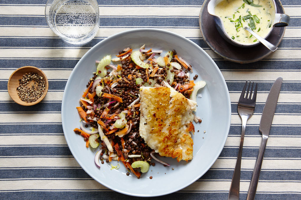 Zartes Seelachsfilet mit Linsensalat und Meerrettichsauce