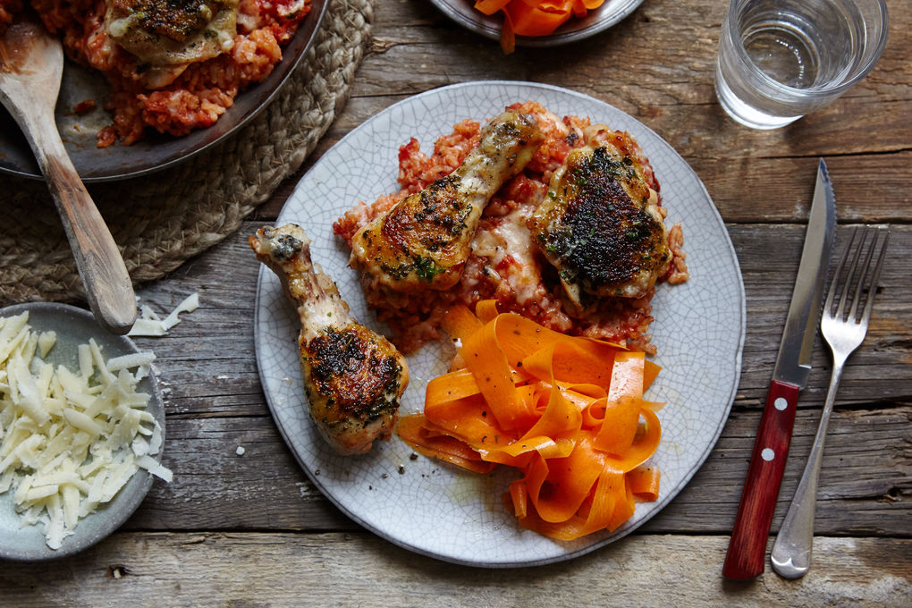 Zartes Ofen-Huhn mit Tomaten-Reis und Karottensalat