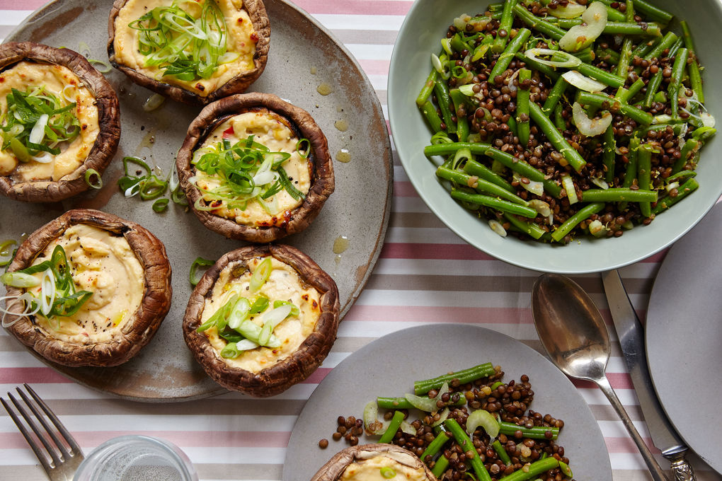 Ofen-Pilze mit Frischkäse und Linsensalat
