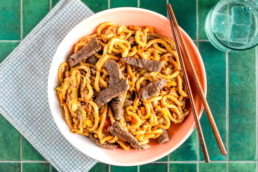 Superfix V1: Würzige Teriyaki-Udon mit Rind mit knackigem Gemüse und Ei