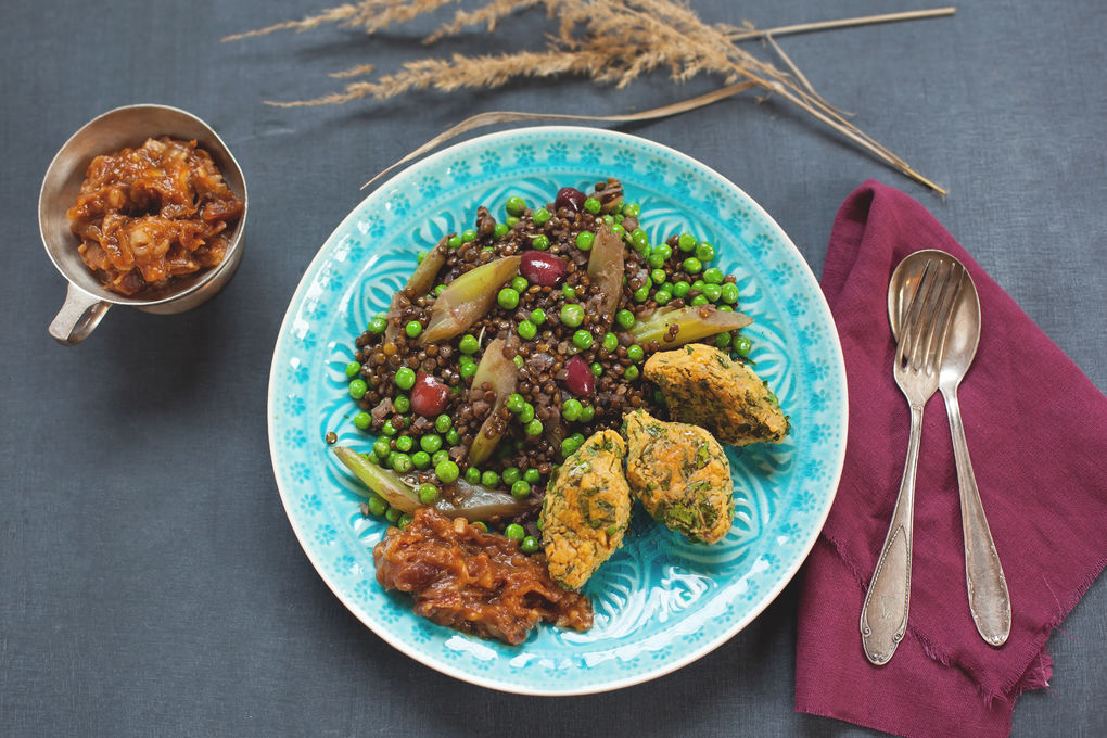 Veggi-Köfte mit orientalische Linsensalat und Dattel-Chutney