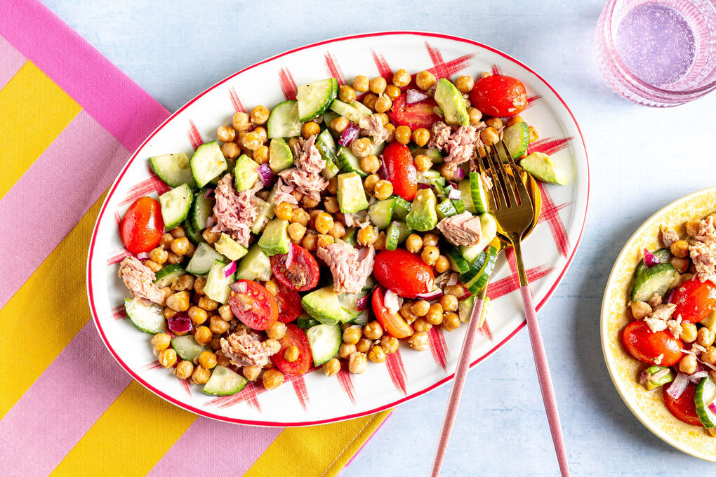 V1: Thunfisch-Avocado-Salat mit Kichererbsen und Tomaten in spritzigem Zitronen-Dressing