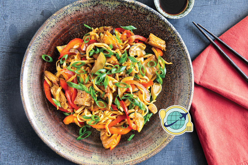 Special: Vegane Hähnchennudeln Gong-Bao-Style mit Paprika und Zucchini