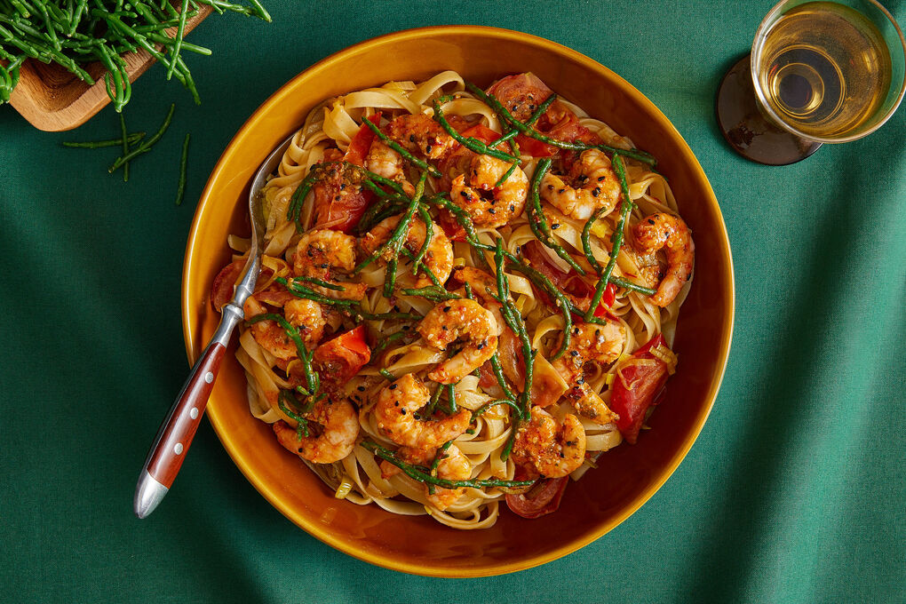 Pikante Garnelen-Queller-Pasta mit Sambal Badjak und Röstzwiebeln