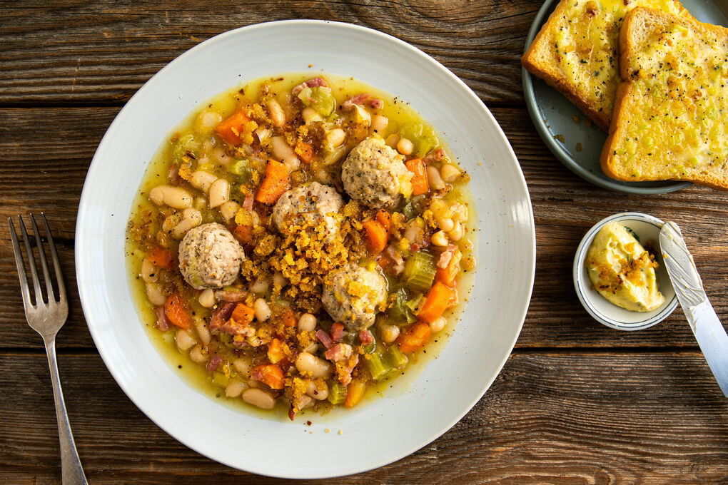 Winterspecial: Hackbällchen-Cassoulet mit knusprigem Rosmarin-Lauch-Toast