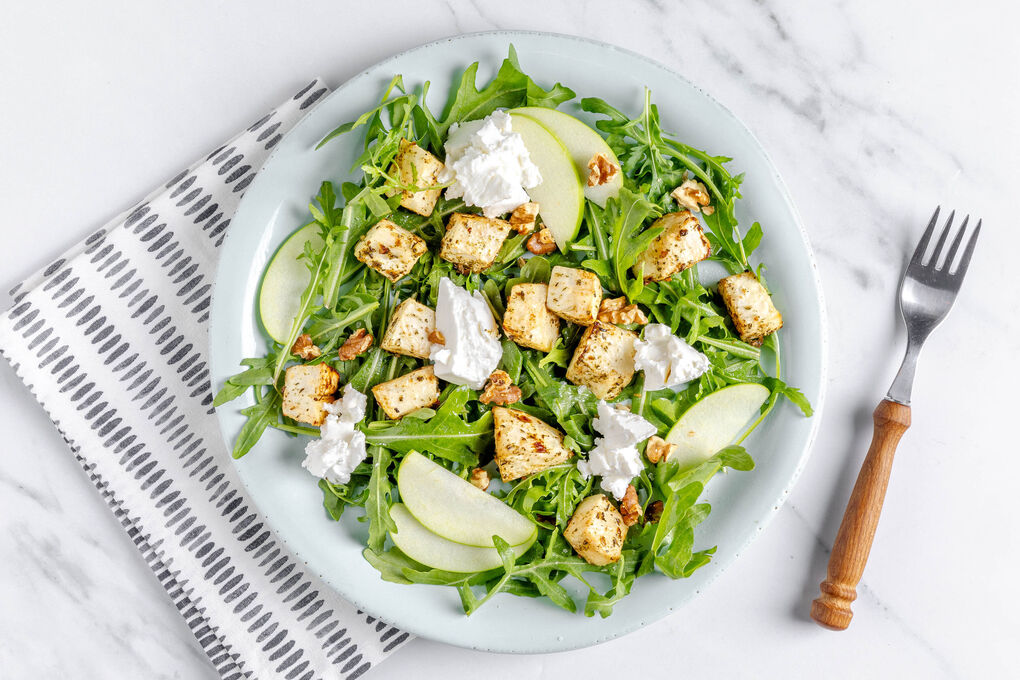 Salat mit Sellerie und Ziegenfrischkäse fruchtig-fein mit Apfel und Rucola