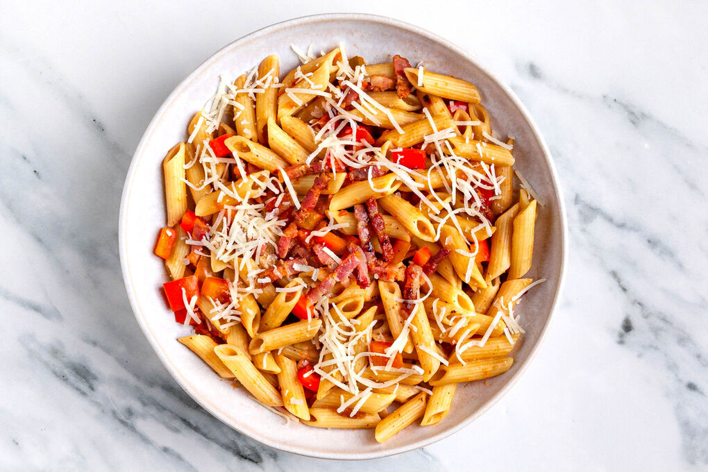 Pasta all’amatriciana mit Bacon fruchtig-pikant mit Paprika und Chili