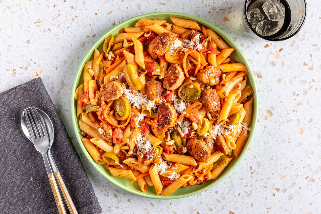 Schweinswurst-Pasta Ruckizucki mit Linsen-Strozzapreti und Pinienkernen