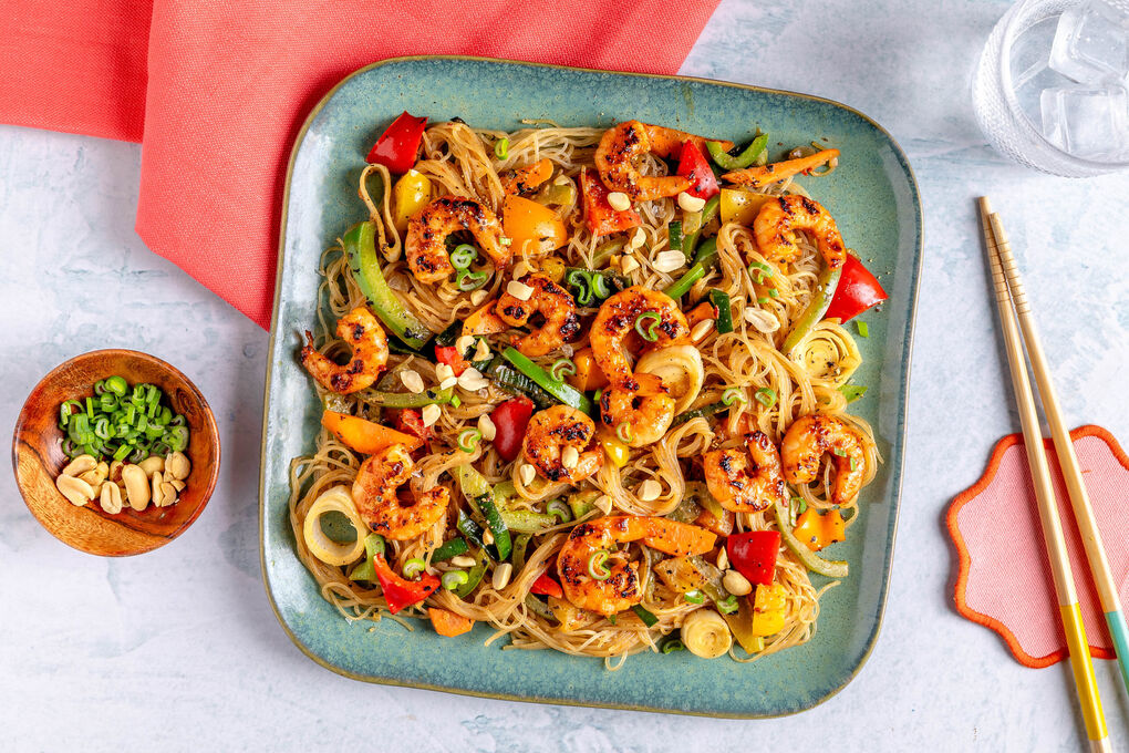 Indonesische Sambal-Garnelen mit Vermicelli-Gemüse und Erdnusssauce