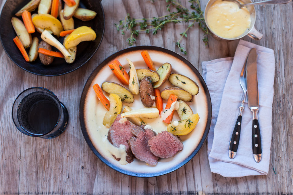 Schweinefilet mit cremiger Dijon-Senf-Sauce und Ofengemüse