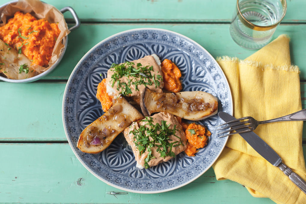 Indisch gewürzter Skrei mit Pilzen und Süßkartoffel-Kokosstampf