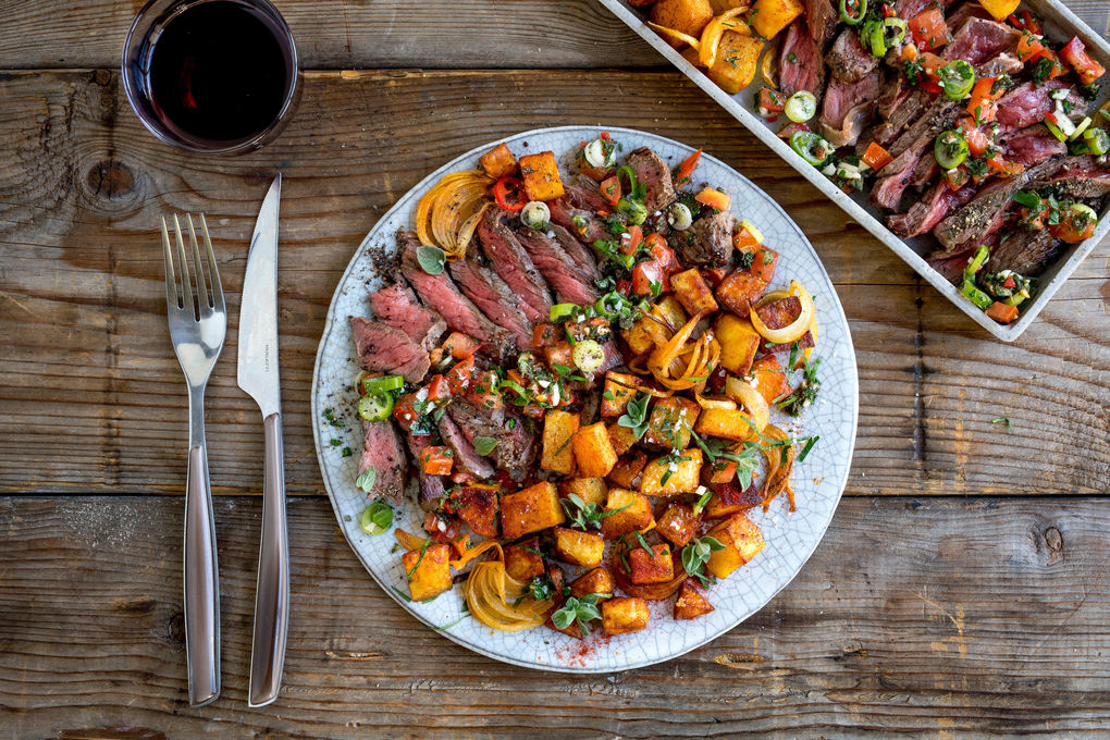 Saftiges Rindersteak mit Backkartoffeln und Chimichurri