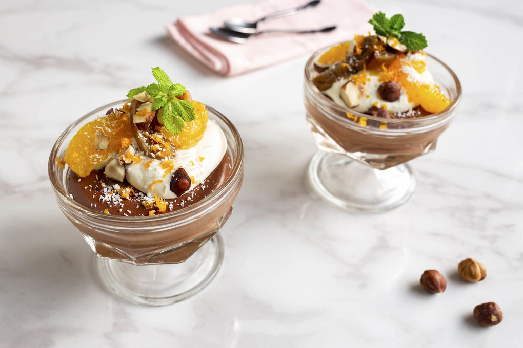Schokoladen-Orangen-Mousse mit Ahornsirup-Feigen und Nüssen