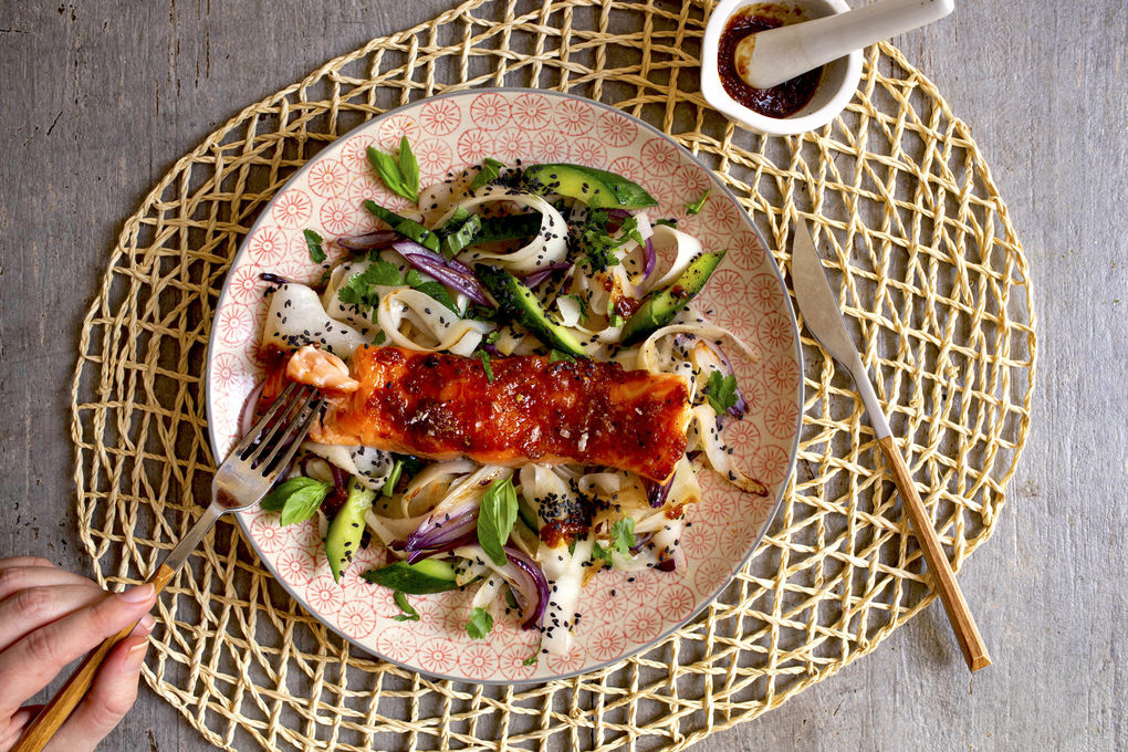 Asiatischer 75°-Lachs mit Gurken-Rettich-Gemüse