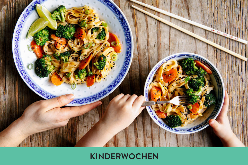 Asiatischer Schock-Wok mit Brokkoli und Reisbandnudeln