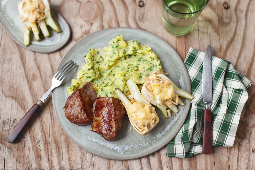 Saftiges Rumpsteak mit Kartoffelpüree und gratiniertem Fench
