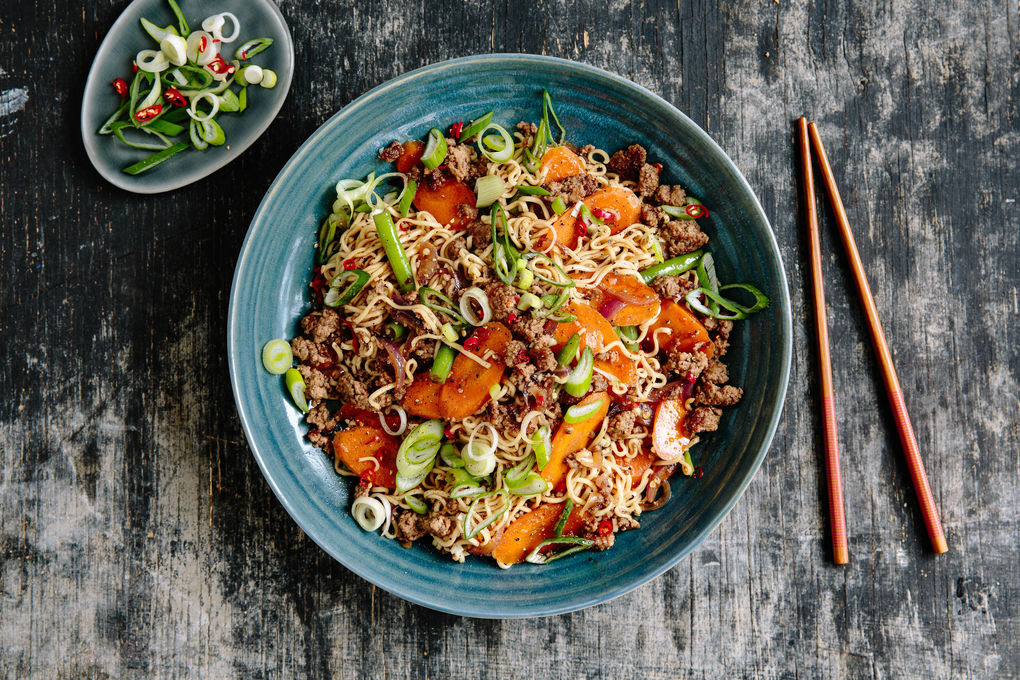 Asia-Nudelpfanne mit Hack und grünen Bohnen