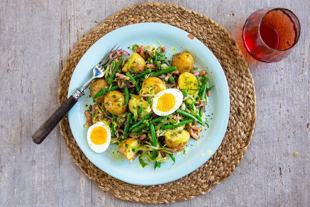 Lütticher Salat mit Speck und Ei verfeinert mit Trüffelöl