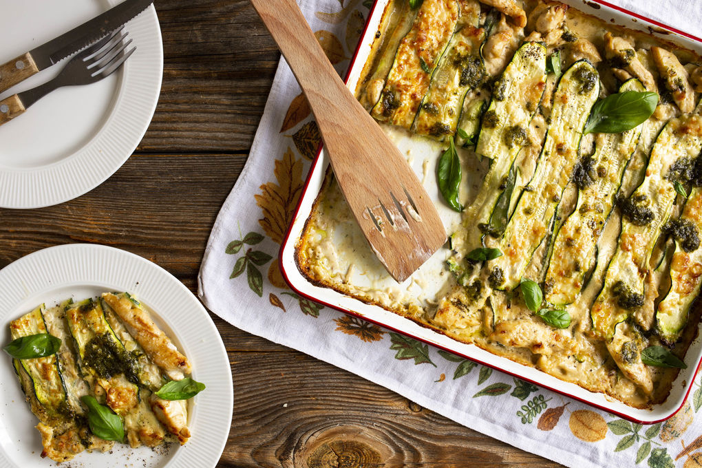 Zucchini-Hähnchen-Lasagne Low Carb mit Schmandsauce