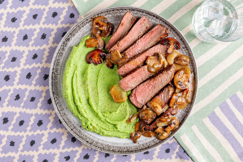 Saftiges Bio-Rinderhüftsteak mit cremiger Pilzsauce und Brokkolipüree