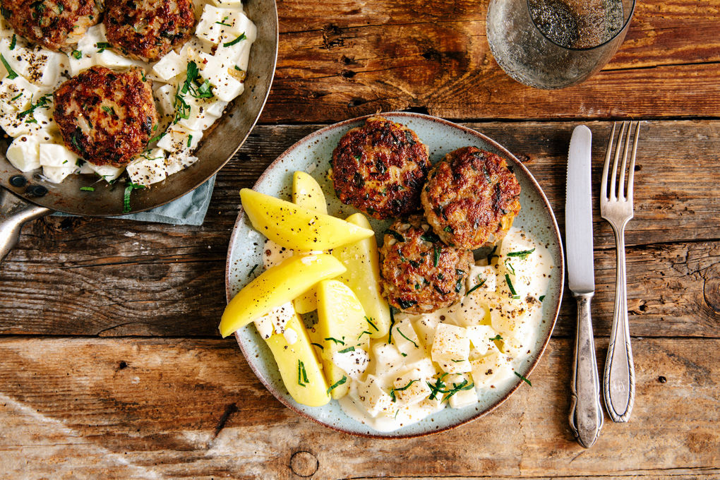 Bouletten mit Rahmkohlrabi und Salzkartoffeln